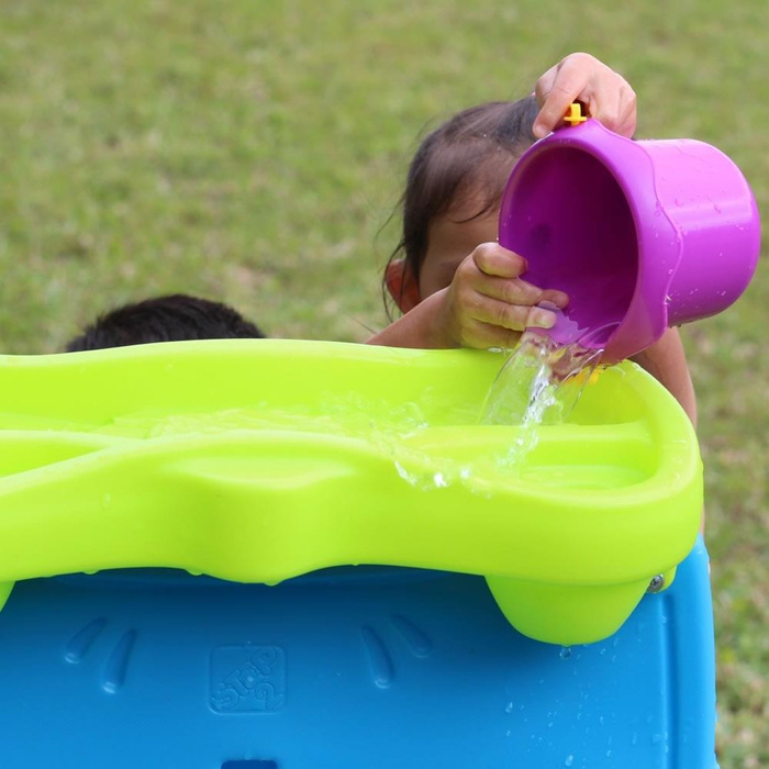 Ściana wodna Wodospad Mały odkrywca Step2 862100 Kubeczki Kołowrotki i Lejki do eksperymentów z wodą