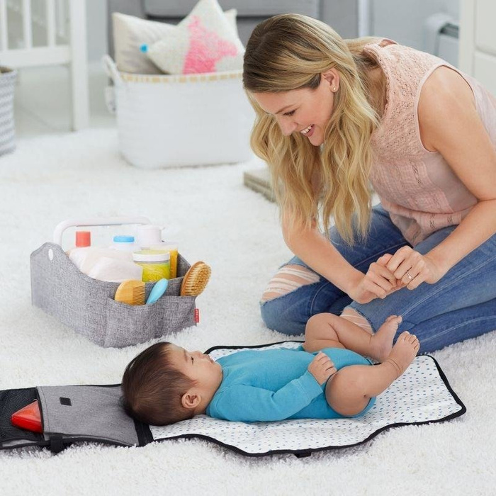 Organizer podróżny z lampką Heather Grey 304300-Skip Hop