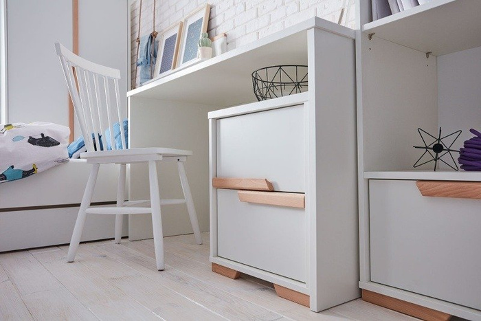 Białe biurko Pinio Snap