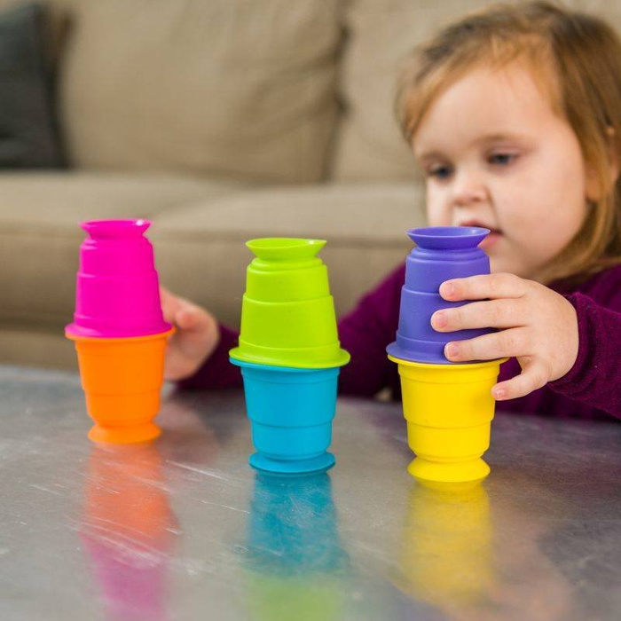 SIlikonowe przyssawki Kubeczki Suction Kupz FA183-1 Fat Brain Toys, zabawki motoryczne