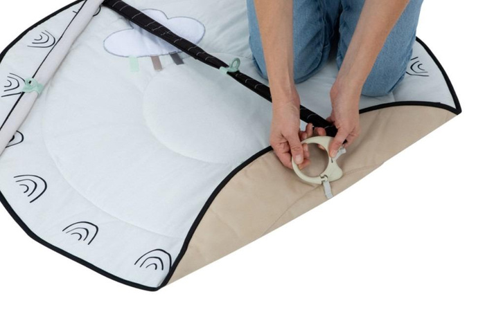 Mata edukacyjna z pałąkami i zabawkami interaktywnymi Tiny Love TL1209206830 Decor czarno-biała