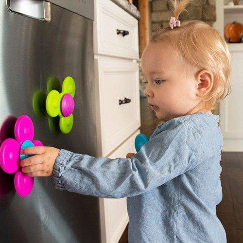 Wirujące spinnery Whirly Squigz na przyssawki FA210-1 Fat Brain Toy, zabawki dla niemowląt