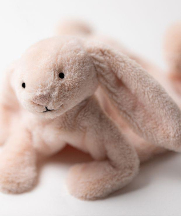 Króliczek szmatka przytulanka pudrowy róż 27 cm Jellycat maskotki CMF4BLU