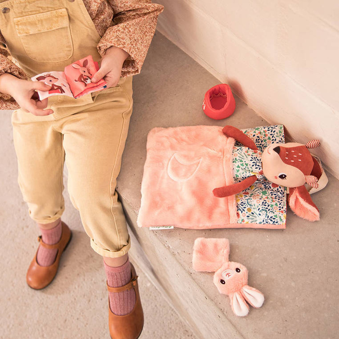 Przytulanka Sarenka Stella z torbą i akcesoriami 7 elementów 83376 Lilliputiens