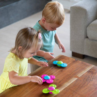 Wirujące spinnery Whirly Squigz na przyssawki FA210-1 Fat Brain Toy, zabawki dla niemowląt