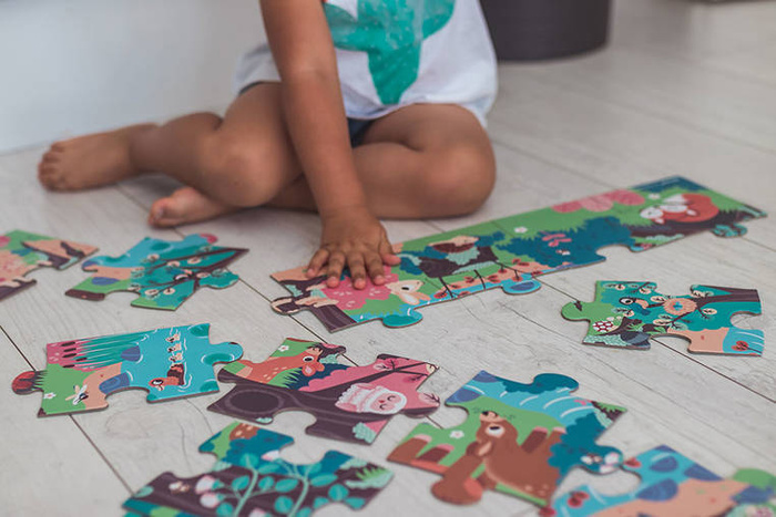 Świecące puzzle z mini-lampką UV Las 24 elementy 3+ Janod J02653