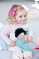 Lalka dzidziuś w koszyczku z ubrankiem i kocykiem Ari 83134-Lilliputiens