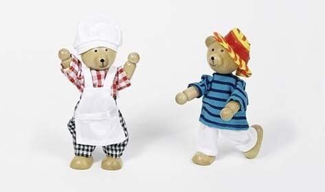 Misie z ubrankami w drewnianej skrzyneczce, goki