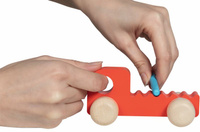 4 drewniane samochody z efektami dźwiękowymi Goki 55851 zabawki muzyczne