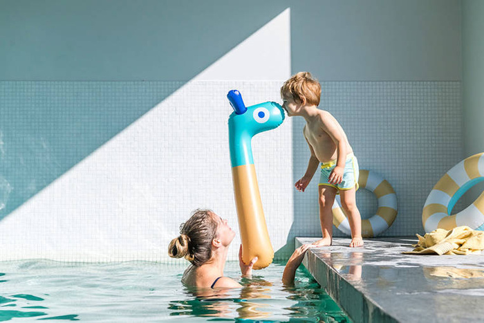 Dmuchany makaron do pływania Żyrafa Quut 173427