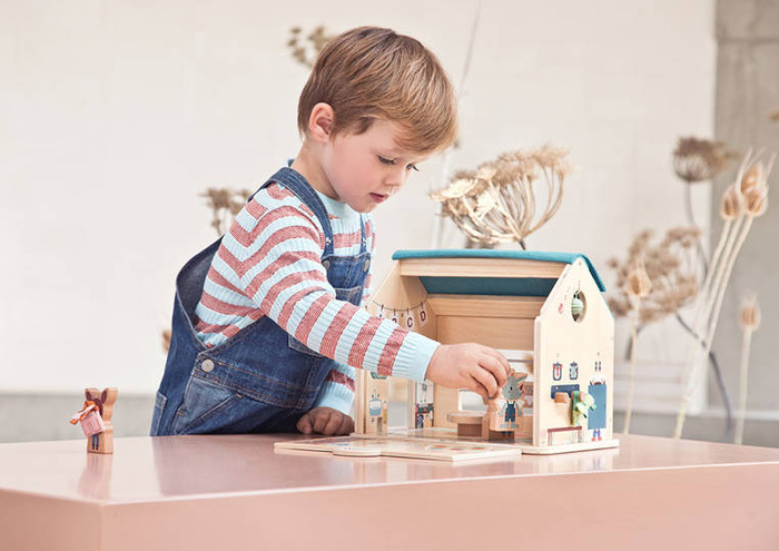 Drewniana wielofunkcyjna rozkładana Szkoła z 3 figurkami i akcesoriami 83422 Lilliputiens