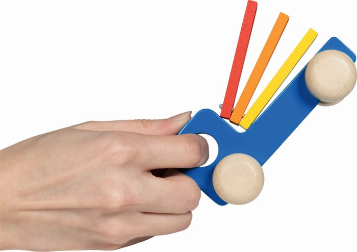 4 drewniane samochody z efektami dźwiękowymi Goki 55851 zabawki muzyczne