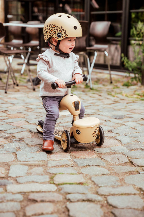 Zestaw SCOOTANDRIDE Kask + Highwaykick1 2w1 jeździk i hulajnoga z zamykanym schowkiem Leopard