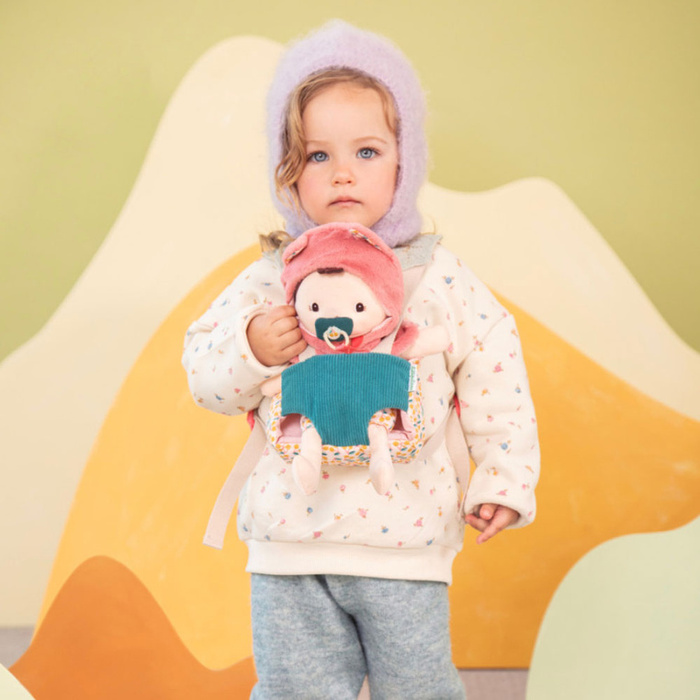 Lalka Dzidziuś Jeanne w nosidełku z akcesoriami Lilliputiens 83634