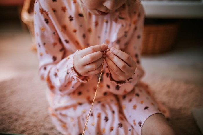 Zestaw kreatywny do tworzenia biżuterii z kamieniami przynoszącymi szczęście Janod J07938