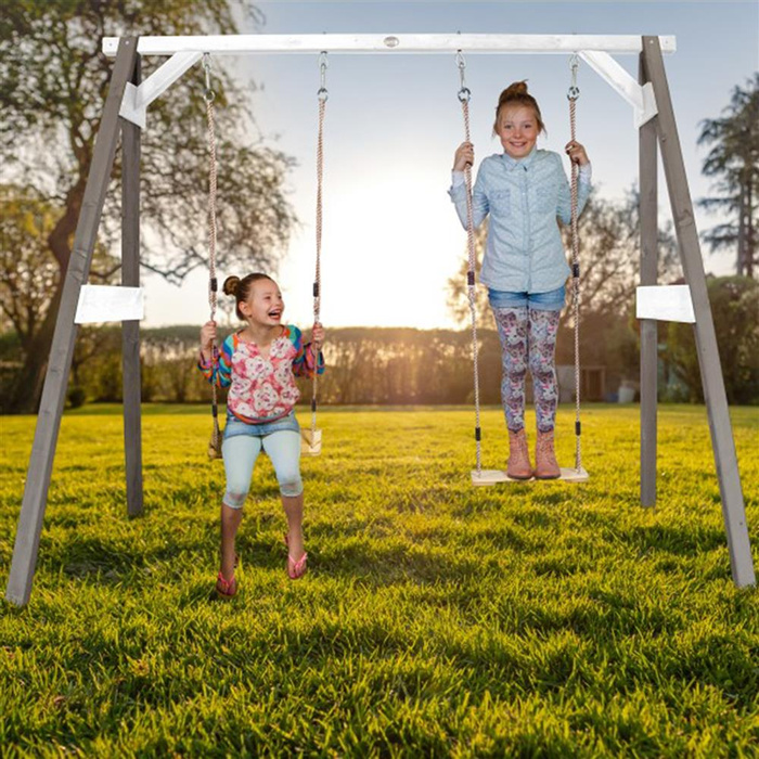 Drewniane szare Huśtawki z siedziskami Axi A030.135.01 Plac zabaw do aktywnej zabawy na świeżym powietrzu