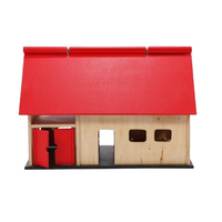 Drewniana stajnia dla koni z uchylnymi drzwiami i dachem Mumbee