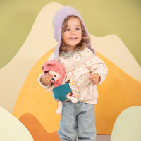 Lalka Dzidziuś Jeanne w nosidełku z akcesoriami Lilliputiens 83634