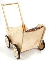 Brązowy wózek z drewna dla lalki - zabawki dla dziewczynek