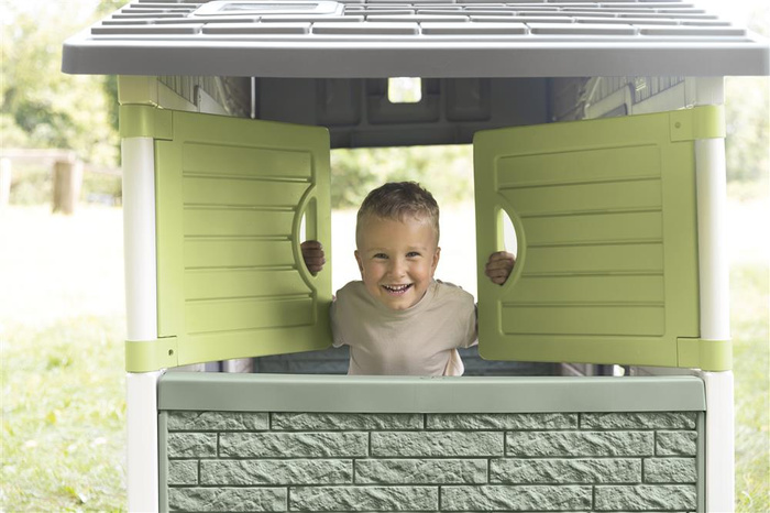 Domek ogrodowy Smoby Life Evo 810208 z otwieranymi drzwiami okiennicami i skrzynką na listy