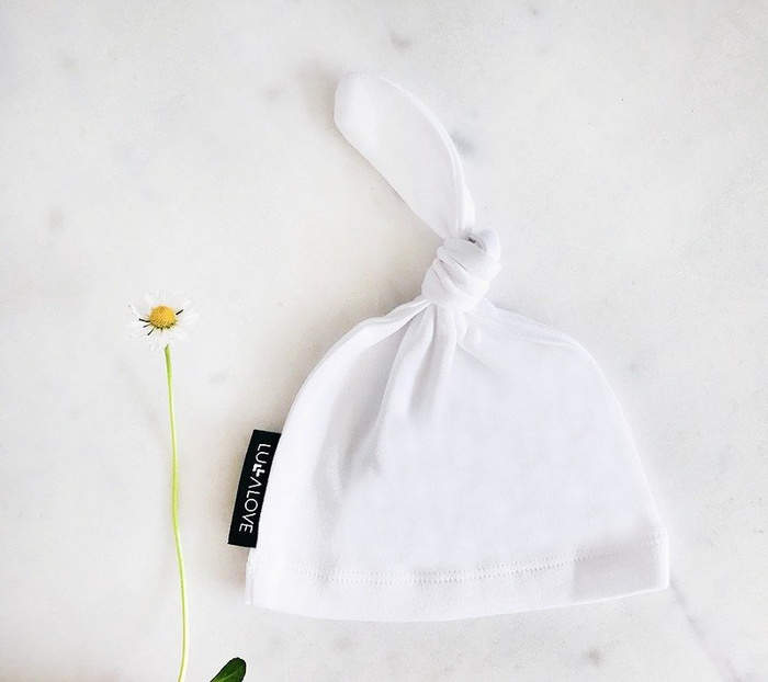 Czapeczka krasnala 0-3 Biała LL3462-Lullalove, wyprawka dla niemowlaka