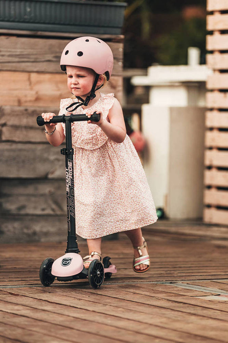 Zestaw SCOOTANDRIDE Kask + Highwaykick 3 LED hulajnoga składana ze świecącymi kółkami 3+ Rose