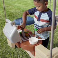 Przestronne Patio z baldachimem Step2 8741 Grill z akcesoriami dla dzieci do sensorycznej zabawy