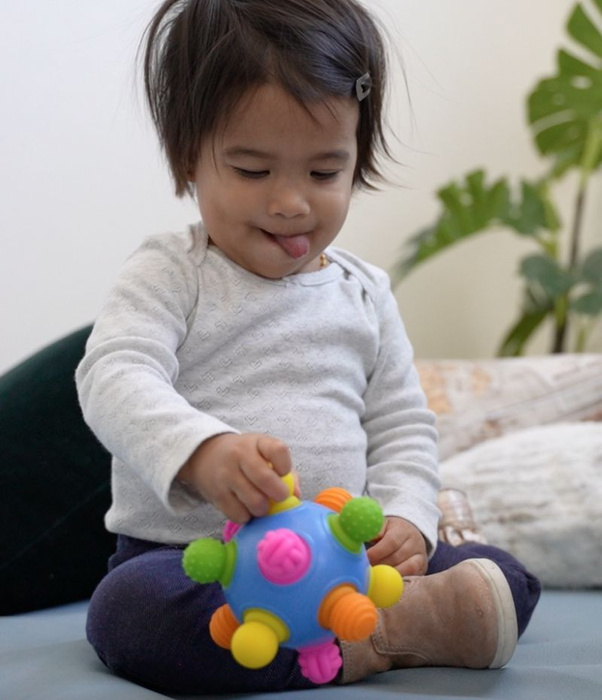 Woblii kula zabawka sensoryczna dla dzieci Mobi WOB1