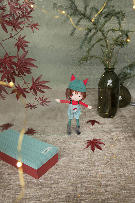 Lalka przytulanka Louis 32cm ozdobne pudełko w kratkę 83487 LILLIPUTIENS