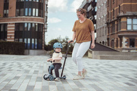 Zestaw SCOOTANDRIDE Kask + Highwaykick1 Push and Go 2w1 jeździk i hulajnoga z rączką do prowadzenia Steel