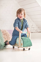 Drewniany jeździk 2 w 1 z miękkim siedziskiem i torebką Smok Joe 12 m+ 83466 LILLIPUTIENS 