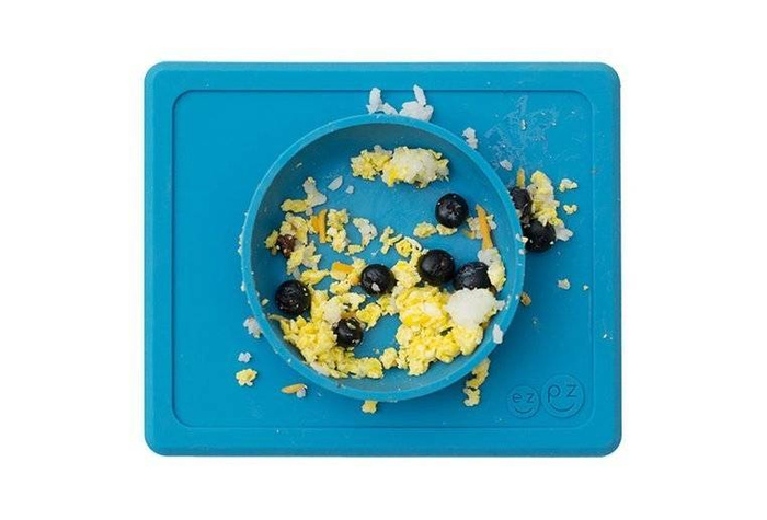 Silikonowa miseczka z podkładką 2w1 Mini Bowl niebieska EUMBB003-EZPZ, naczynia dla dzieci