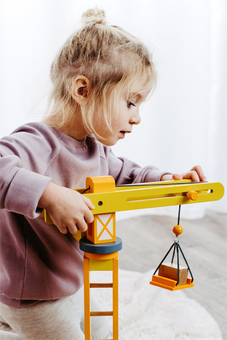 Drewniany zestaw z dźwigiem Jurkiem 12007-Small Foot, zabawki drewniane