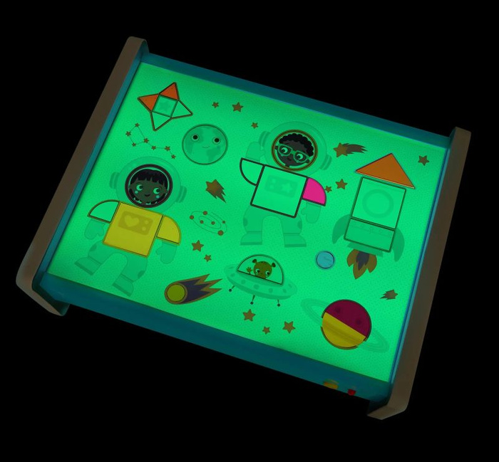 Podświetlany stolik dla dzieci do rysowania 71 elementów Look & Shine B.Toys BX2604Z zabawki edukacyjne