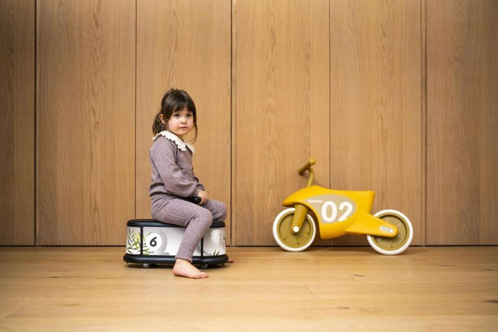 Jeździk czarny dla dzieci Koala La Cosa Italtrike