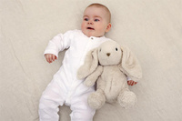 Szumiący Królik z czujnikiem ruchu i pozytywką Cloud b® CLTT-7703-BB LoveLight Buddies Billy Bunny