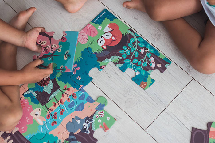 Świecące puzzle z mini-lampką UV Las 24 elementy 3+ Janod J02653