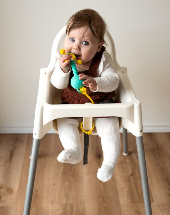 Silikonowe paski z zaczepką do zabezpieczenia zabawek przez upadkiem 3 szt ciepłe kolory Liinklz Möbi LKZ1-V