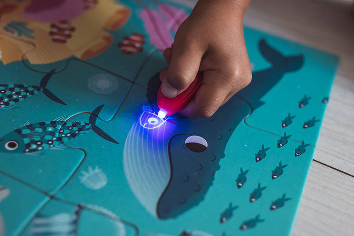 Świecące puzzle z mini-lampką UV Las 24 elementy 3+ Janod J02653