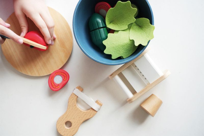 Zestaw drewniany do krojenia sałatki Fresh z miską i warzywami Small Foot 12612