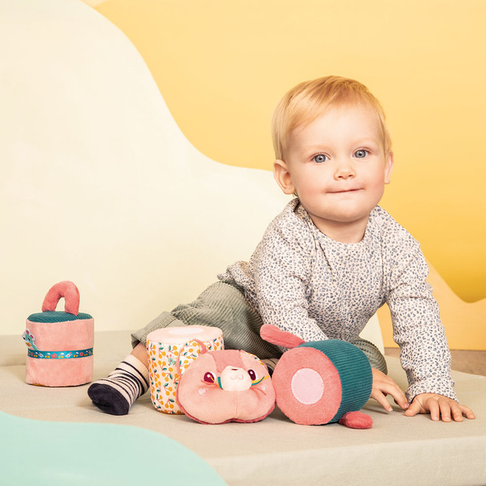 Wałek dźwiękowy 4-elementowy Kotka Jeanne Lilliputiens 83630 zabawki sensoryczne dla niemowląt i dzieci