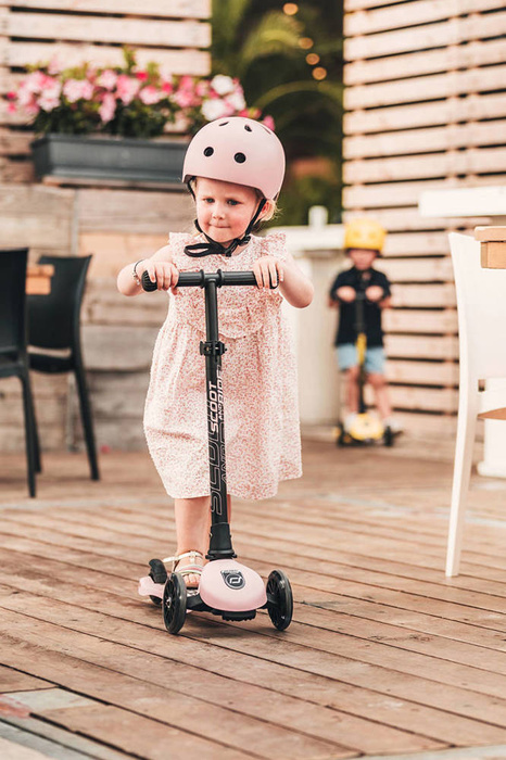 Zestaw SCOOTANDRIDE Kask + Highwaykick 3 LED hulajnoga składana ze świecącymi kółkami 3+ Rose