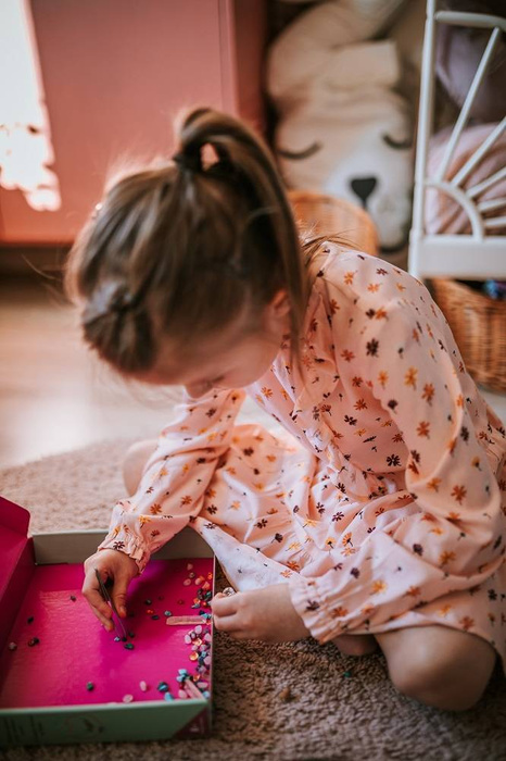 Zestaw kreatywny do tworzenia biżuterii z kamieniami przynoszącymi szczęście Janod J07938