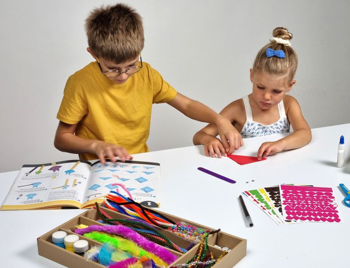 Kreatywne pudełko zestaw 20 aktywności dla dzieci Buki FK003