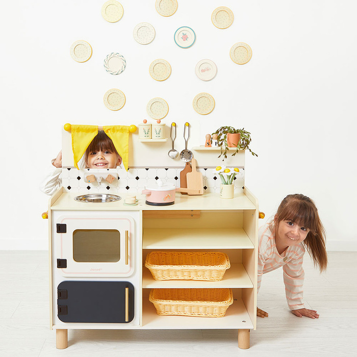 Duża kuchnia drewniana dla dzieci z 19 akcesoriami Shiny Grandma Janod J06642