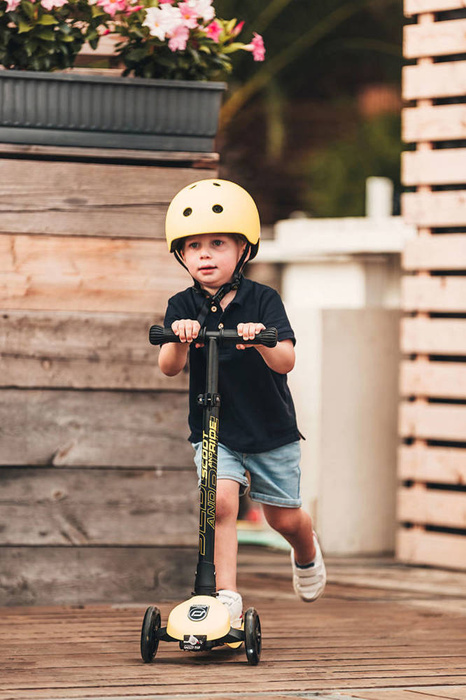 Zestaw SCOOTANDRIDE Kask + Highwaykick 3 LED hulajnoga składana ze świecącymi kółkami 3+ Lemon