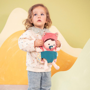 Lalka Dzidziuś Jeanne w nosidełku z akcesoriami Lilliputiens 83634