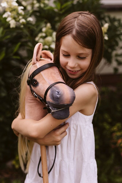 Hobby Horse Koń na kiju z otwartą buzią Spirit Blond Astrup 84354