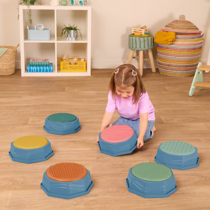 Moduły sensoryczne do stąpania i skakania 6 el Balance & Hop Stepping Stones B.Toys BX2484Z