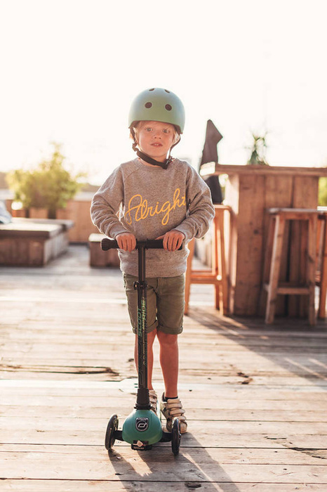 Zestaw SCOOTANDRIDE Kask + Highwaykick 3 LED hulajnoga składana ze świecącymi kółkami 3+ Forest